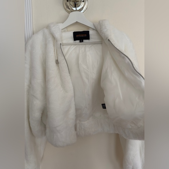 short fur coat, white fur jacket - Picture 7 of 8